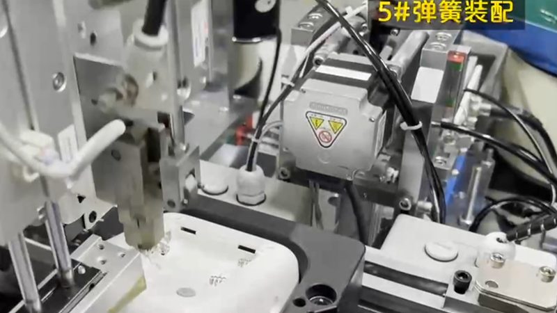 在选择焊接机器人代理加盟时，需要关注以下技术参数：